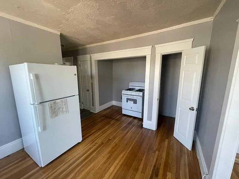 1 bed, 700 sqft, $1,400 — Photo 3