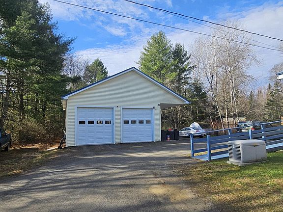 3rd image of 545 Hinckley Road