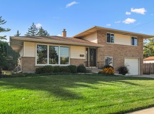 450 Little Path Rd, Des Plaines, IL 60016