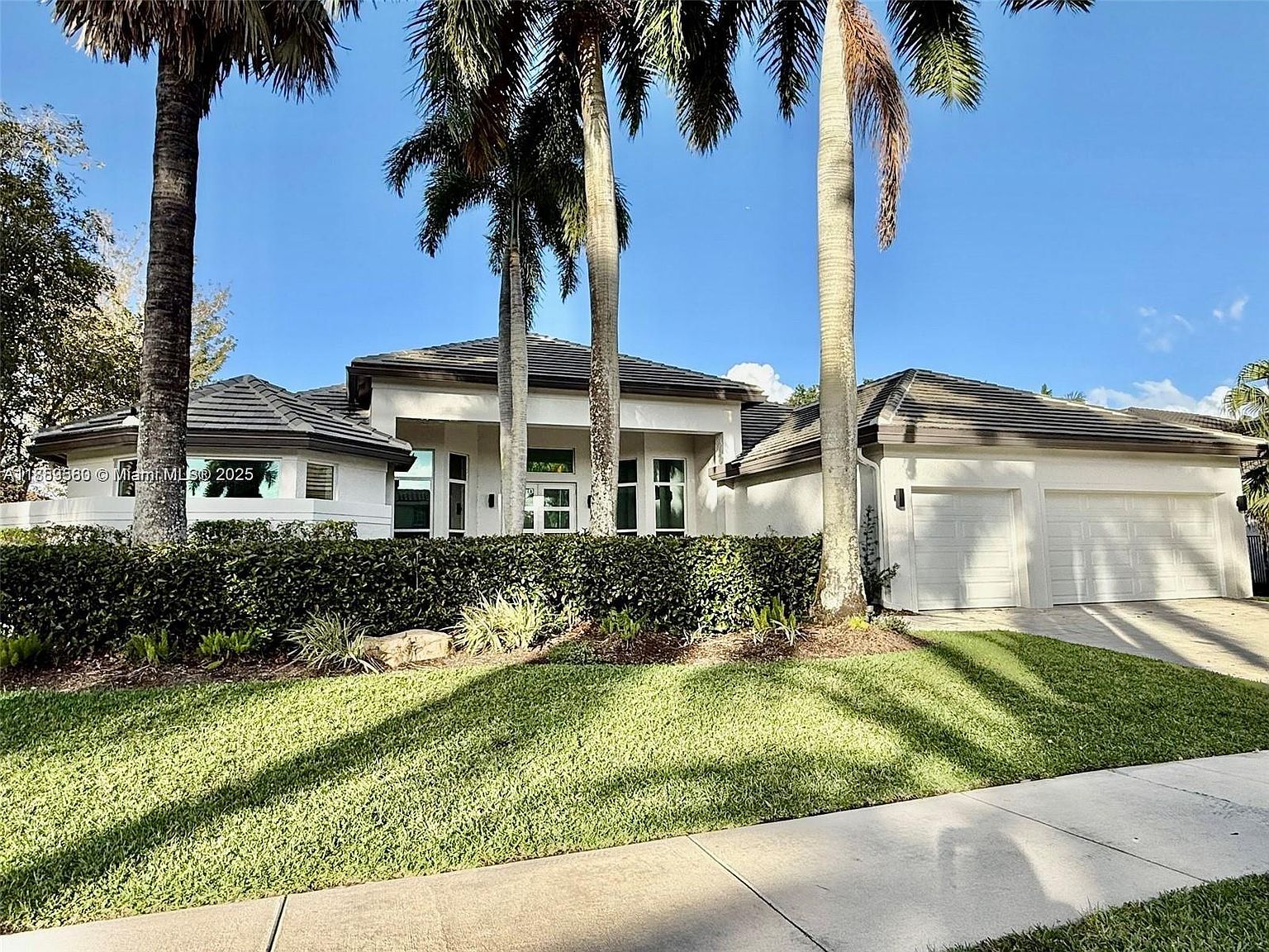 2523 Montclaire Cir