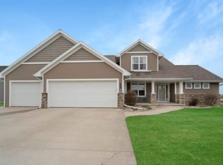 151 Tigers Den Ct, Wrightstown, WI 54180