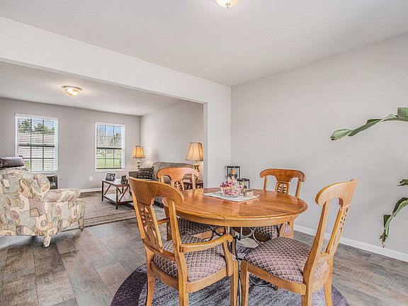 5th image of 561 Twin Hills Dr