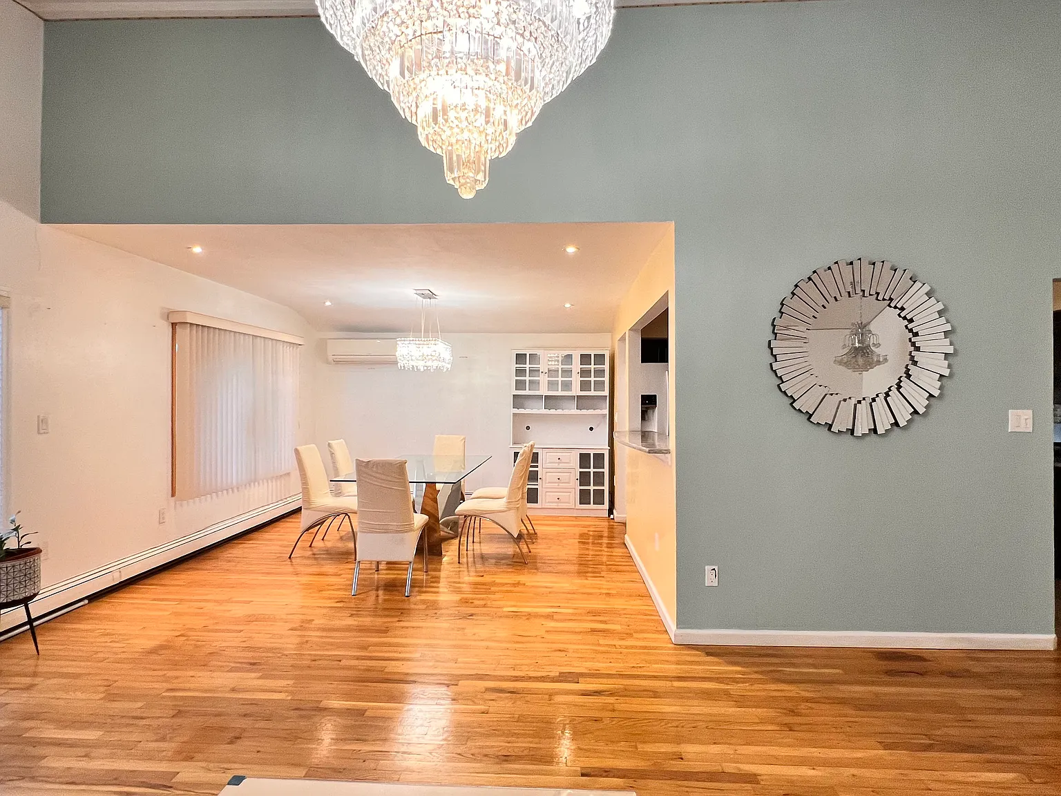 3 bed, 1.5 bath, 1800 sqft, $3,500 — Photo 3