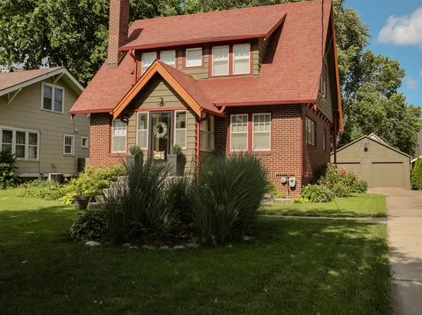 1541 48th St, Des Moines, IA 50311