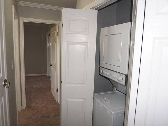 5th image of 550 Tyndall St APT 5