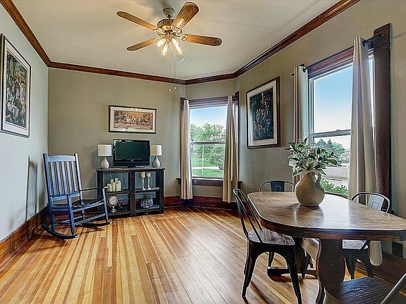 4th image of 303 Park St