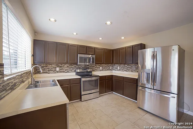 16526 Amberly Ct — Photo 8