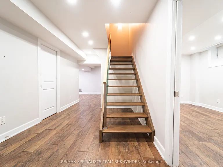 128 Embassy Dr — Photo 9