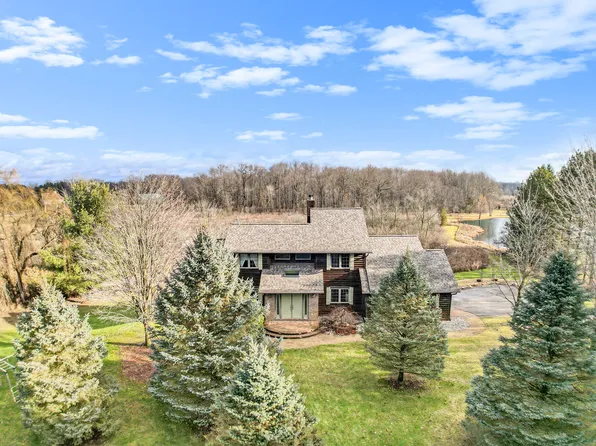 10527 Leeke Rd, Chelsea, MI 48118