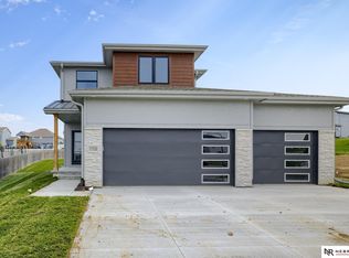 17320 Potter St, Bennington, NE 68007