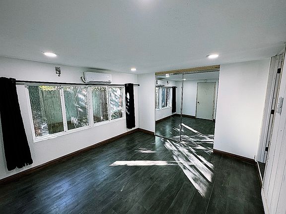 2nd image of 1321 Wade Dr