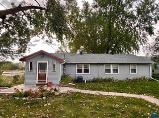 369 Lakeshore Dr, Mccook Lake, SD 57049