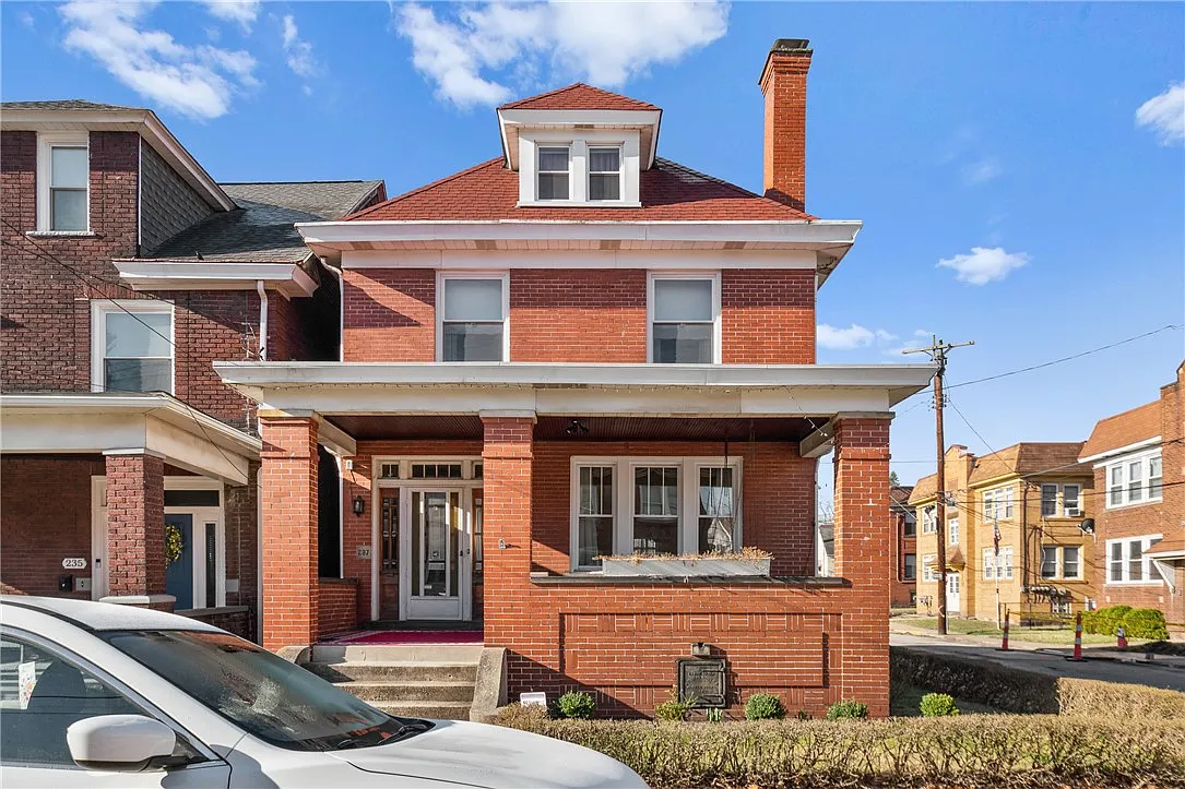 237 Greydon Ave photo 1