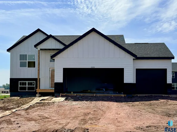 2205 E Alexa St, Brandon, SD 57005