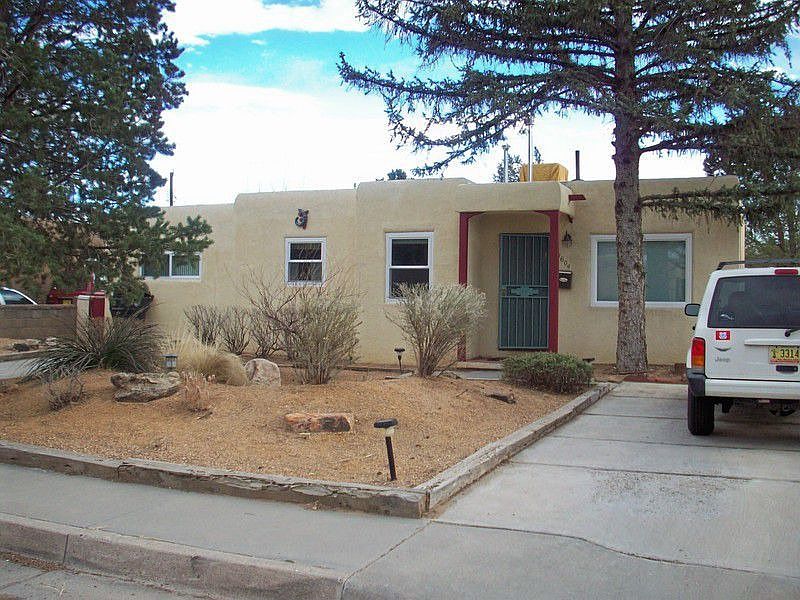 Zeroscaped front yard requires minimal care