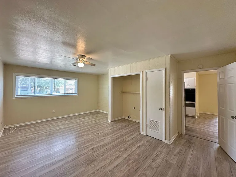 1505 S Ws Young Dr — Photo 13