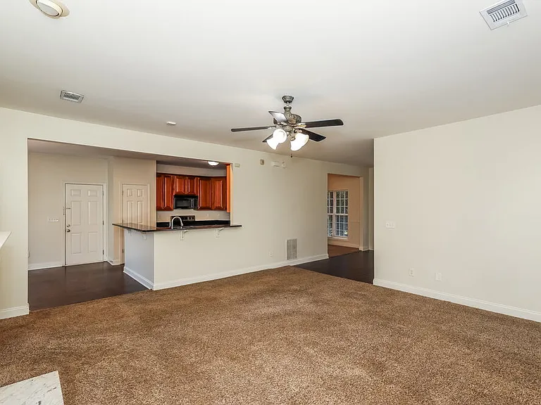 122 The Blvd — Photo 6