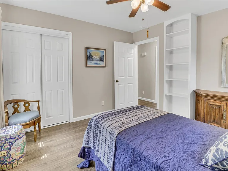 805 Bluebonnet Ln — Photo 26