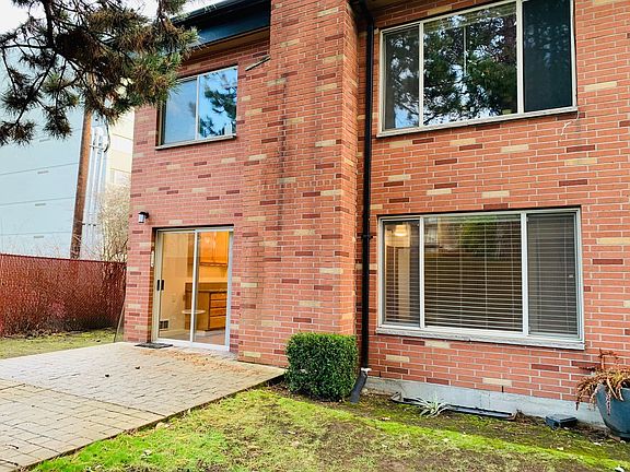 2nd image of 520 & 524 NE 112th St #524-02