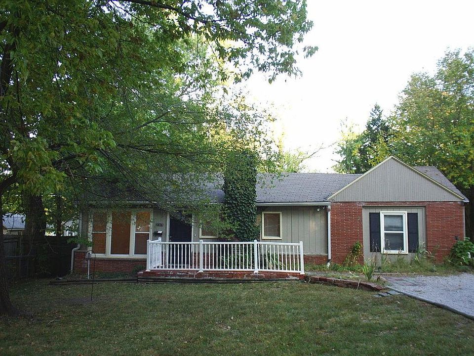Front of house. This house is much farther set back then the neighbors = large front yard and small backyard