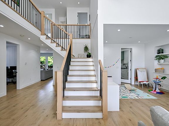 3rd image of 33979 Walnut Ave