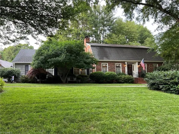 2945 Buena Vista Rd, Winston Salem, NC 27106