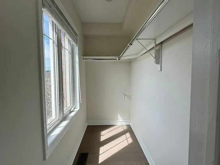 365 Murray Ross Pkwy #8 — Photo 7
