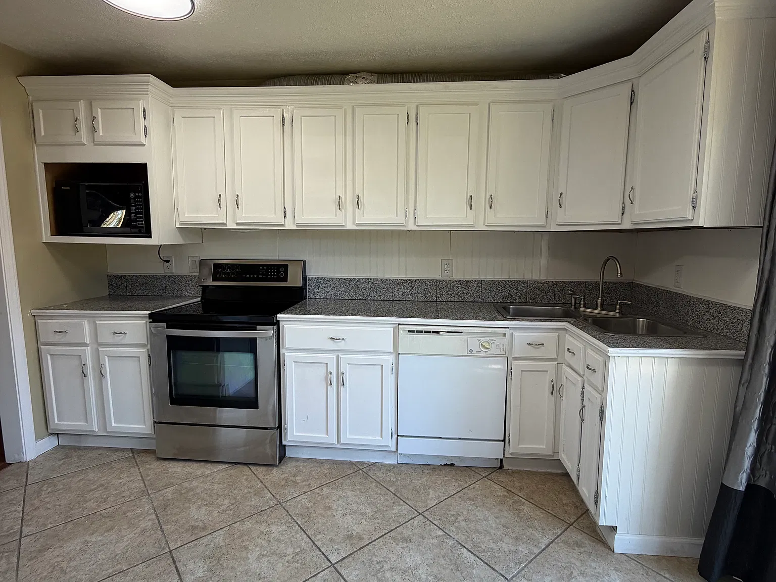 3 bed, 1040 sqft, $1,200 — Photo 3