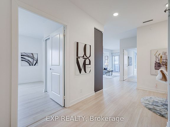 5th image of 30 Upper Mall Way #2707