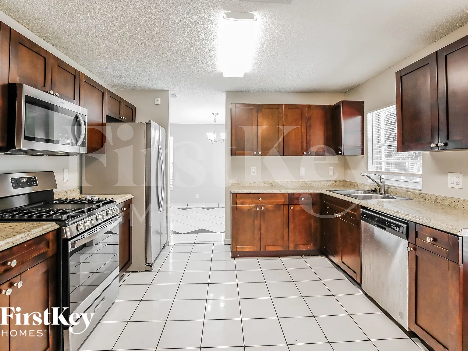 4 bed, 2.0 bath, 2039 sqft, $4,365 — Photo 4