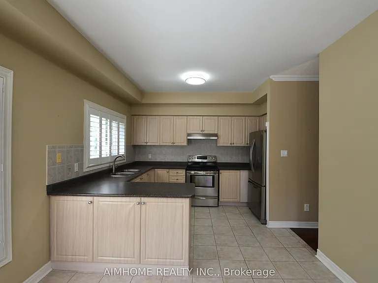 10719 Bathurst St #7 — Photo 9