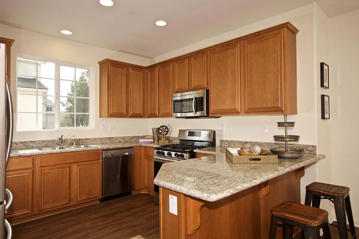 3 bed, 2.5 bath, 1817 sqft, $3,600 — Photo 1
