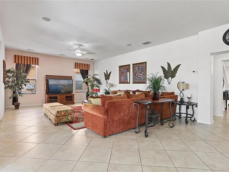 4515 Stella St — Photo 9