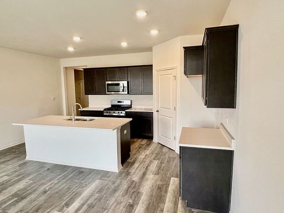 4th image of 10318 Morse Pl
