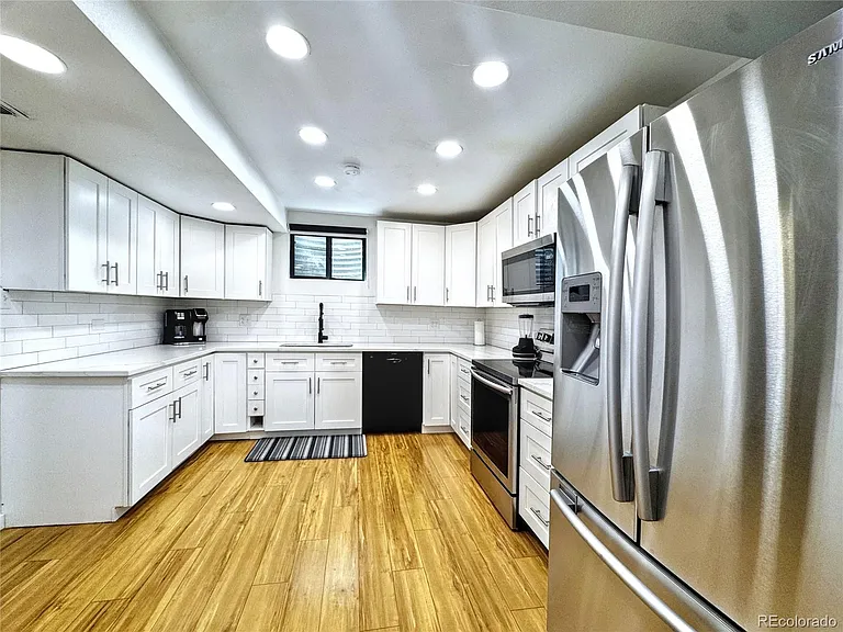 2460 Irving St #B — Photo 1