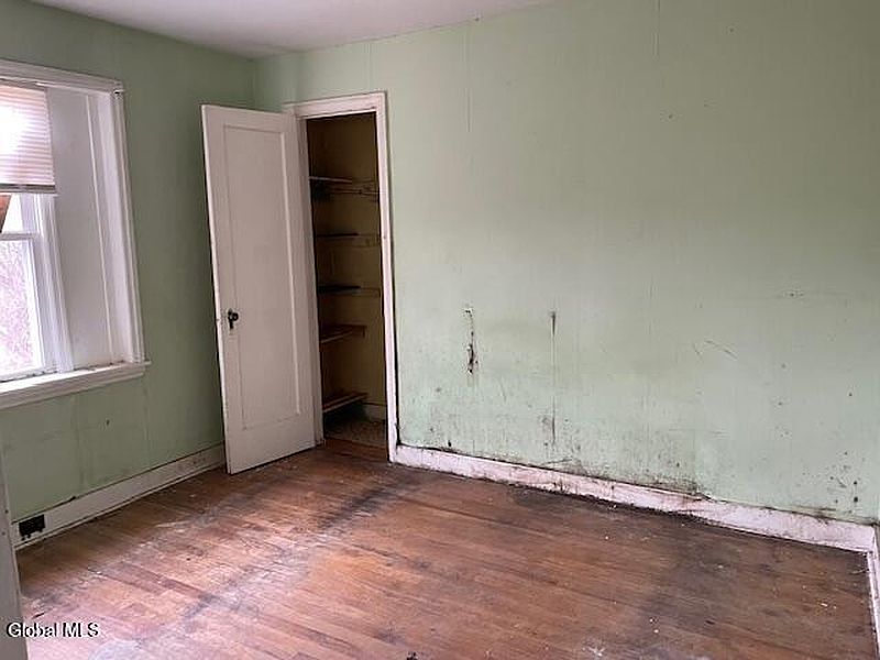 3rd image of 205 Lockrow Road