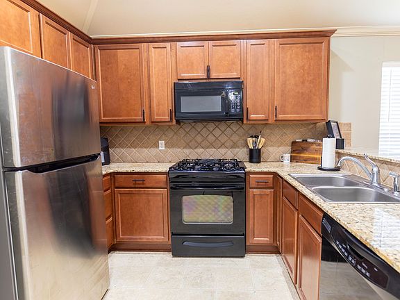 3rd image of 3829 Pickering Pass Dr