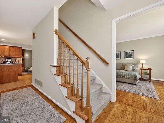 5th image of 315 Glen Run Dr