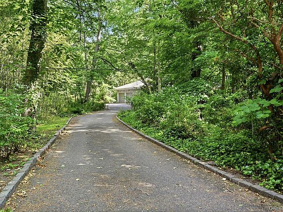 2nd image of 12 Tall Tree Court