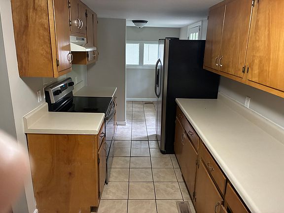 5th image of 83 Circle Dr