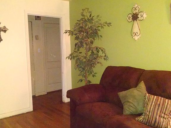 4th image of 103 Rose St