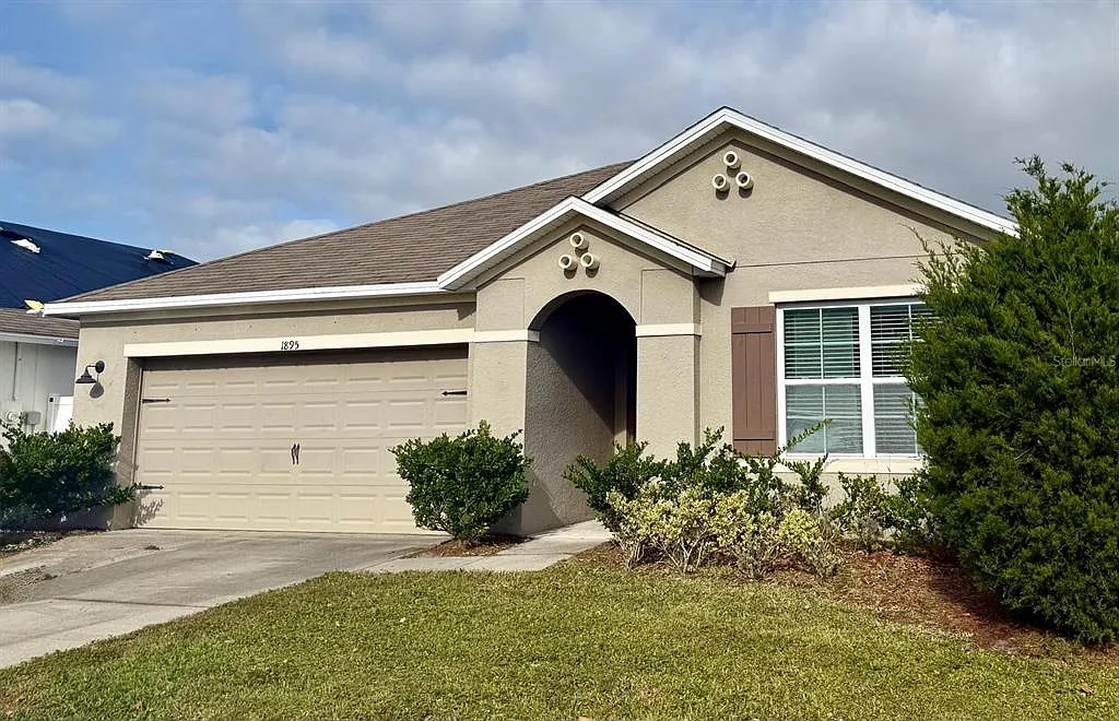 3 bed, 2.0 bath, 1676 sqft, $2,700 — Photo 1