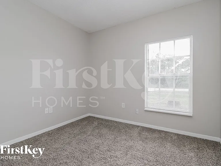 1205 Schumann Dr — Photo 10