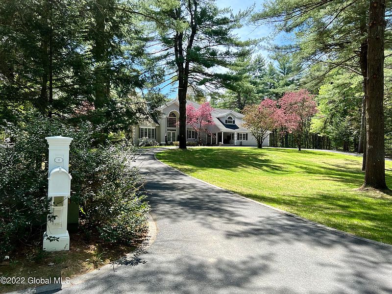 3rd image of 17 Cardinale Lane
