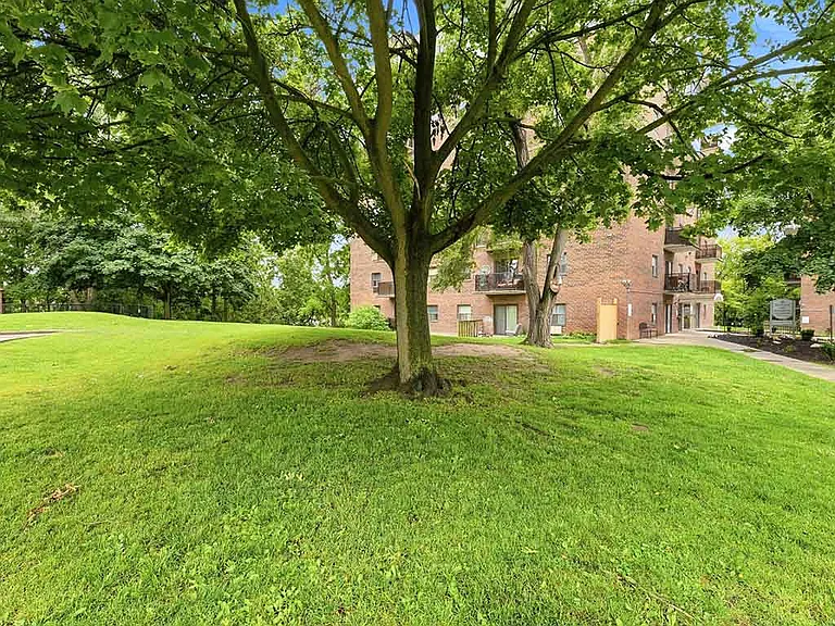 185 Berkshire Dr — Photo 28