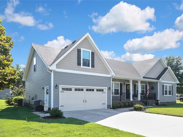 101 Sutryk Ct, Moyock, NC 27958