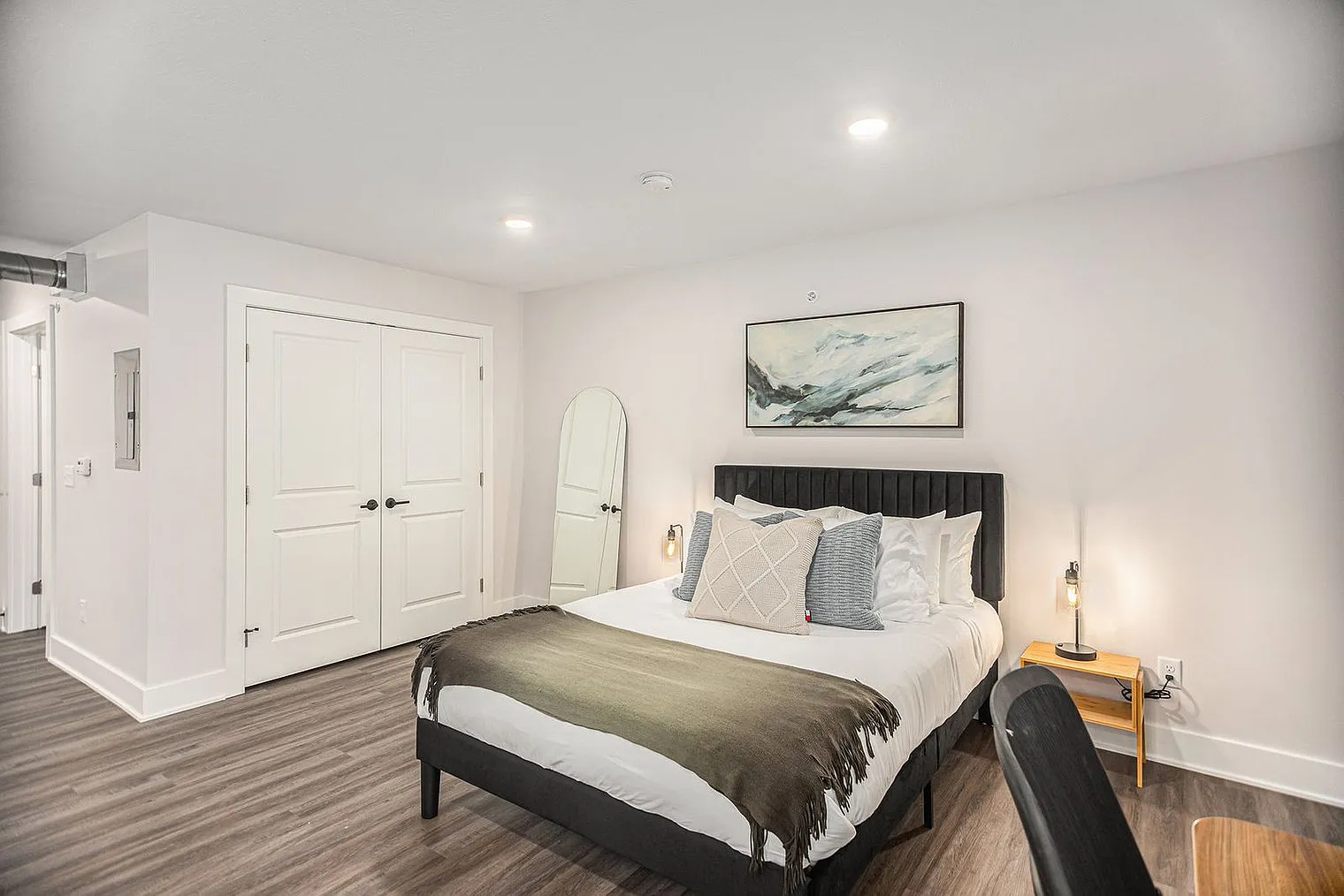 1 bed, 1.0 bath, 570 sqft, $2,854 — Photo 3