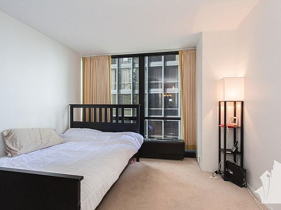 4th image of 902 N Lake Shore Dr #403