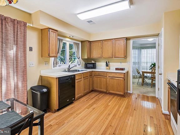2nd image of 1005 Clausen Ln #3