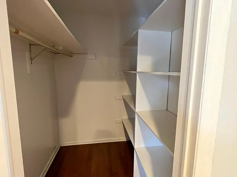 209 Hampshire Dr #209 — Photo 4